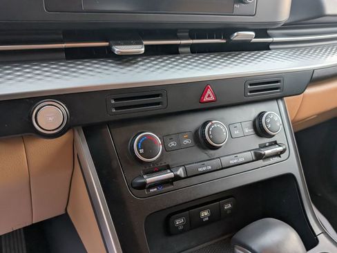 Used 2024 Kia Carnival LX image 20