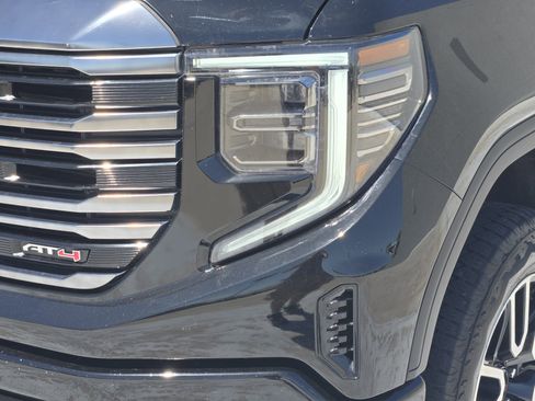 Used 2024 GMC Sierra 1500 AT4 w/ Technology Package AWD/4WD image 11
