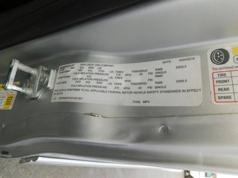 Used 2016 Chevrolet Express 2500 RWD image 47