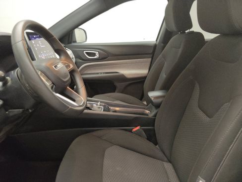 Used 2024 Jeep Compass Sport image 17