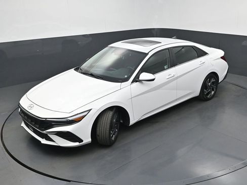Used 2024 Hyundai Elantra SEL w/ Convenience Package image 32