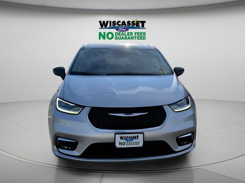 Used 2024 Chrysler Pacifica Touring-L FWD image 10