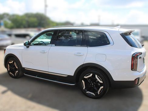 Used 2024 Kia Telluride EX w/ EX Captain's Chair Package FWD image 14