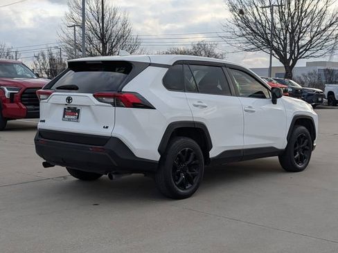 Used 2022 Toyota RAV4 LE image 6