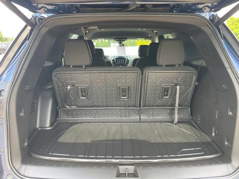 Used 2023 Chevrolet Traverse LT FWD image 25