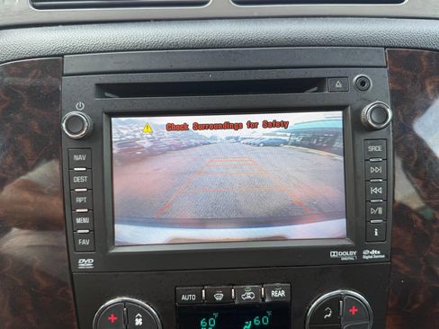 Used 2013 GMC Yukon XL Denali image 20