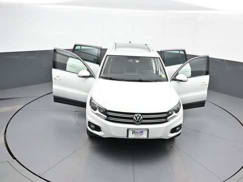 Used 2015 Volkswagen Tiguan SE image 44