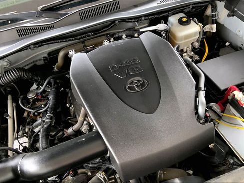 Used 2020 Toyota Tacoma TRD Off-Road AWD/4WD image 33