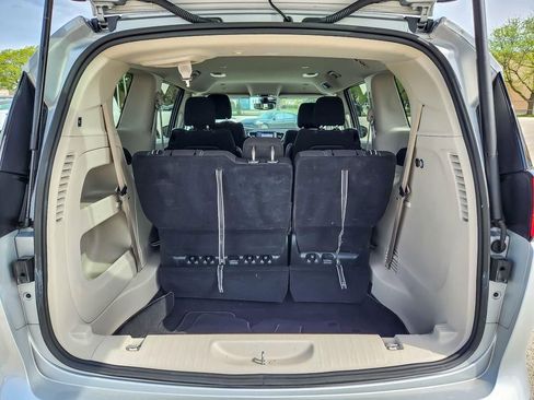 Used 2023 Chrysler Voyager LX FWD image 19