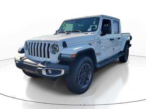 Used 2021 Jeep Gladiator Overland AWD/4WD image 3