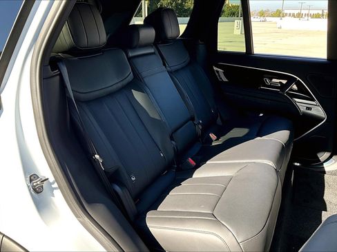 New 2025 Land Rover Range Rover SE image 7