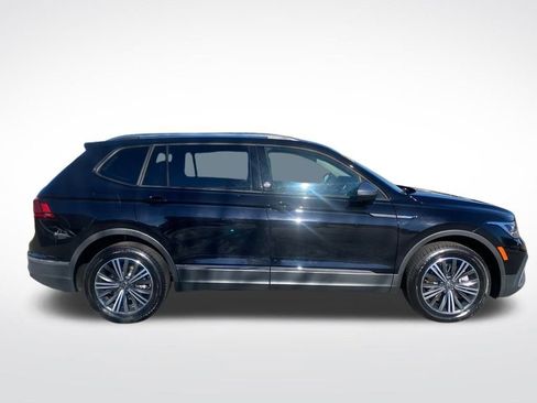 Used 2024 Volkswagen Tiguan SE image 8