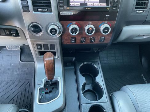 Used 2013 Toyota Tundra Platinum image 25