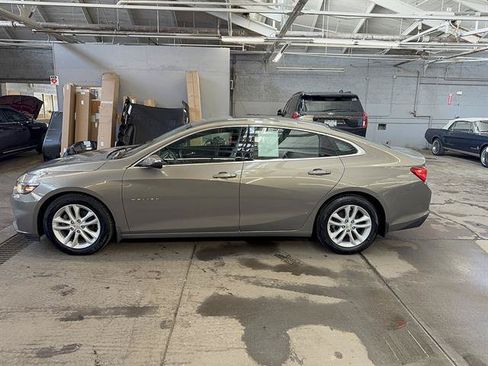 Used 2017 Chevrolet Malibu LT FWD image 2