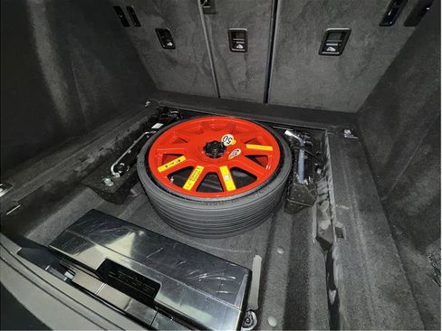 Used 2021 Porsche Macan S image 32