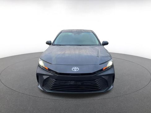 Used 2025 Toyota Camry LE image 4