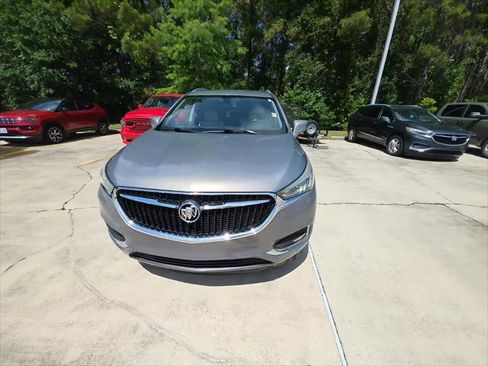 Used 2018 Buick Enclave Essence w/ LPO, Hit The Road Package FWD image 3