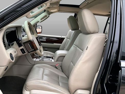 Used 2014 Lincoln Navigator 4WD image 8