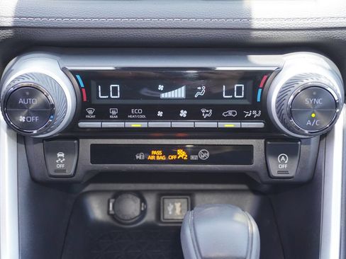 Used 2025 Toyota RAV4 XLE FWD image 17
