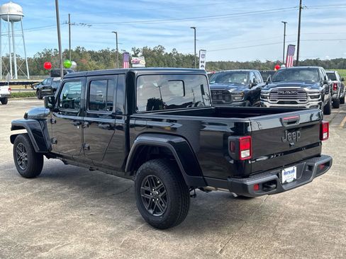 New 2026 Jeep Gladiator Sport image 4