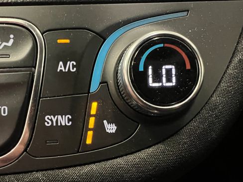 Used 2024 Chevrolet Malibu LT image 40