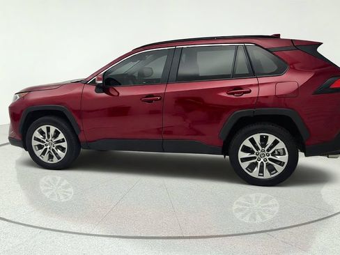 Used 2021 Toyota RAV4 XLE Premium FWD image 4