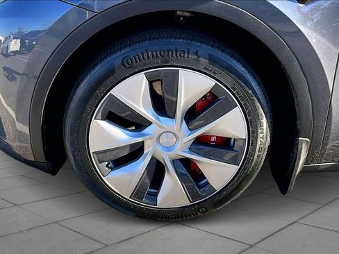 Used 2021 Tesla Model Y Long Range image 10