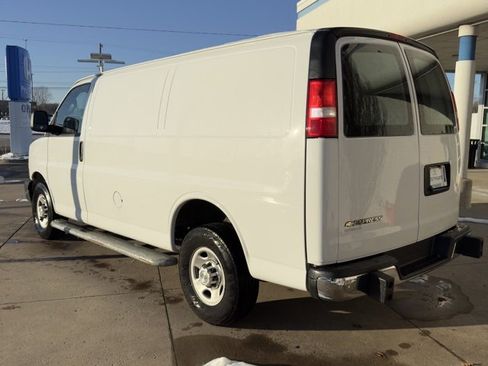 Used 2023 Chevrolet Express 2500 w/ Driver Convenience Package image 5