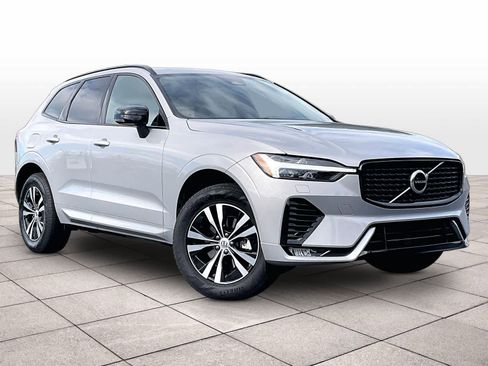 Used 2025 Volvo XC60 B5 Core image 2