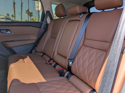 New 2026 Nissan Rogue Platinum AWD/4WD image 11