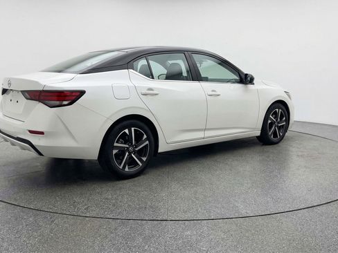 Used 2025 Nissan Sentra SV FWD image 9