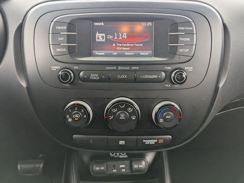 Used 2015 Kia Soul + image 12