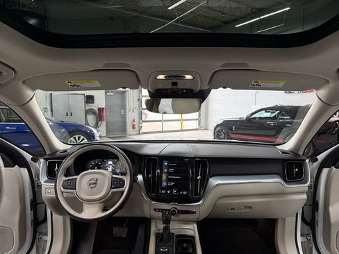 Used 2018 Volvo XC60 T6 Momentum w/ Advanced Package image 26