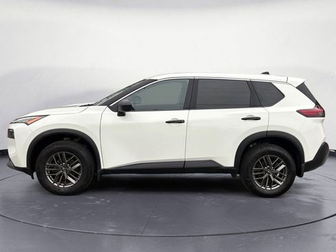 Used 2023 Nissan Rogue S image 2