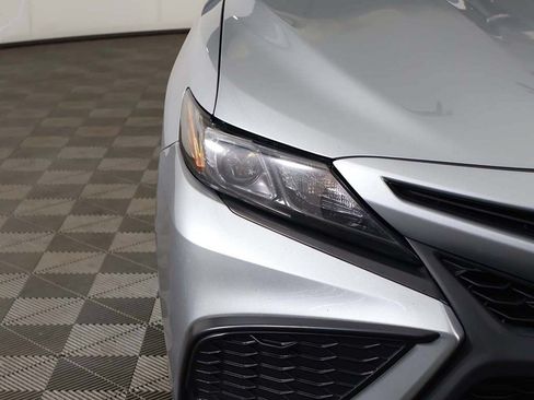 Used 2022 Toyota Camry SE FWD image 9
