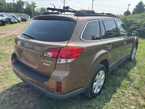 Used 2011 Subaru Outback 2.5i Limited AWD/4WD image 5