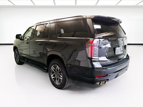 Used 2025 Chevrolet Suburban Z71 AWD/4WD image 6