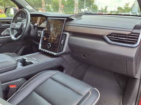Used 2025 GMC Acadia Denali w/ Super Cruise Package AWD/4WD image 12