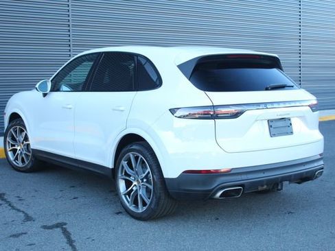 Certified 2022 Porsche Cayenne image 3