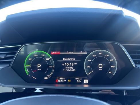 Used 2021 Audi e-tron Prestige w/ Prestige Package image 24