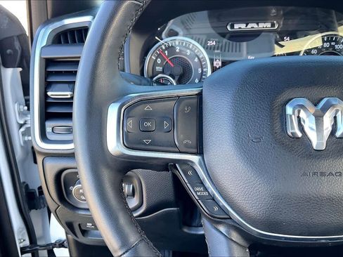 Used 2025 RAM 1500 Laramie image 24