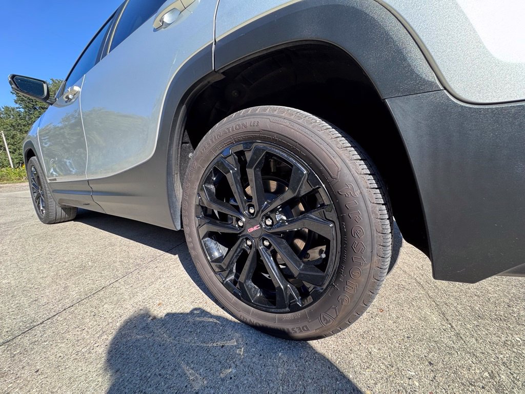 Used 2022 GMC Terrain SLE w/ Driver Convenience Package FWD image 16
