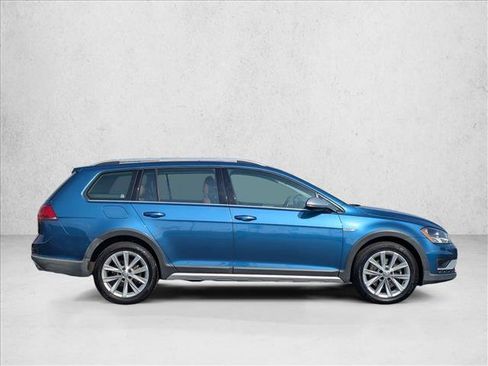 Used 2017 Volkswagen Golf Alltrack SE AWD/4WD image 4