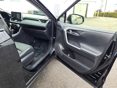 Used 2020 Toyota RAV4 Limited image 10