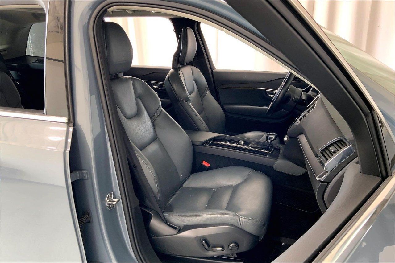 Used 2020 Volvo XC90 T6 Momentum w/ Protection Package Premier AWD/4WD image 16