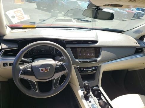 Certified 2021 Cadillac XT5 Premium Luxury AWD/4WD image 9