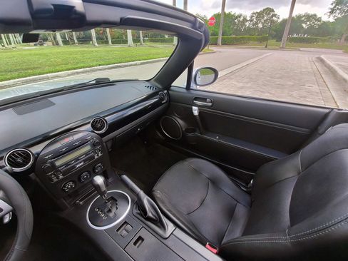 Used 2006 MAZDA MX-5 Miata Grand Touring RWD image 26