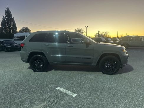 Used 2021 Jeep Grand Cherokee Altitude image 4