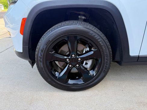 Used 2023 Jeep Grand Cherokee L Laredo AWD/4WD image 13