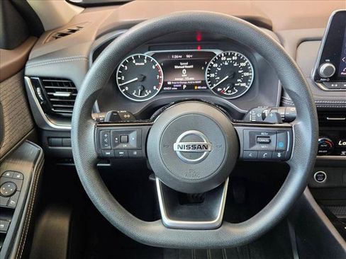 Used 2021 Nissan Rogue SV FWD image 12